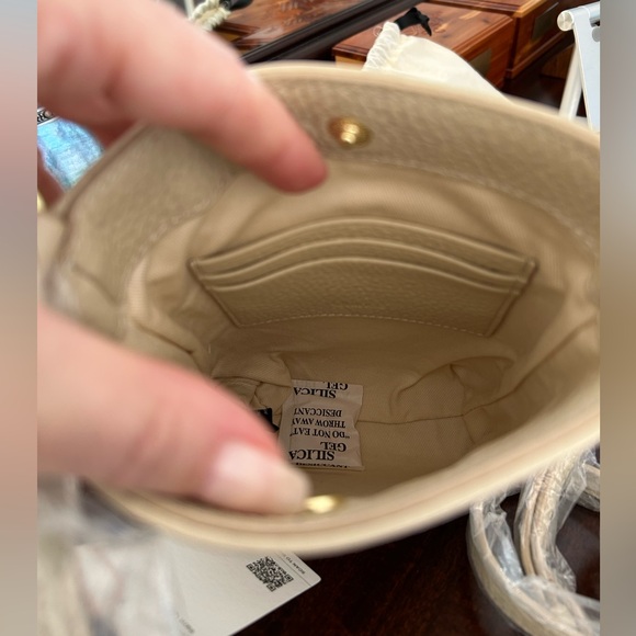 NWT Quince Ivory Pebbled Leather Crossbody Bag - Picture 7 of 12